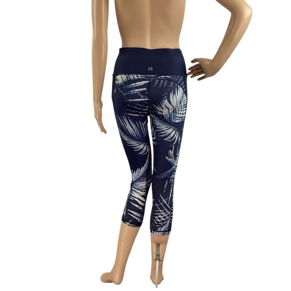 GapFit Sculpt Compression Palm Print Capri Leggings Size M - Picture 5 of 7
